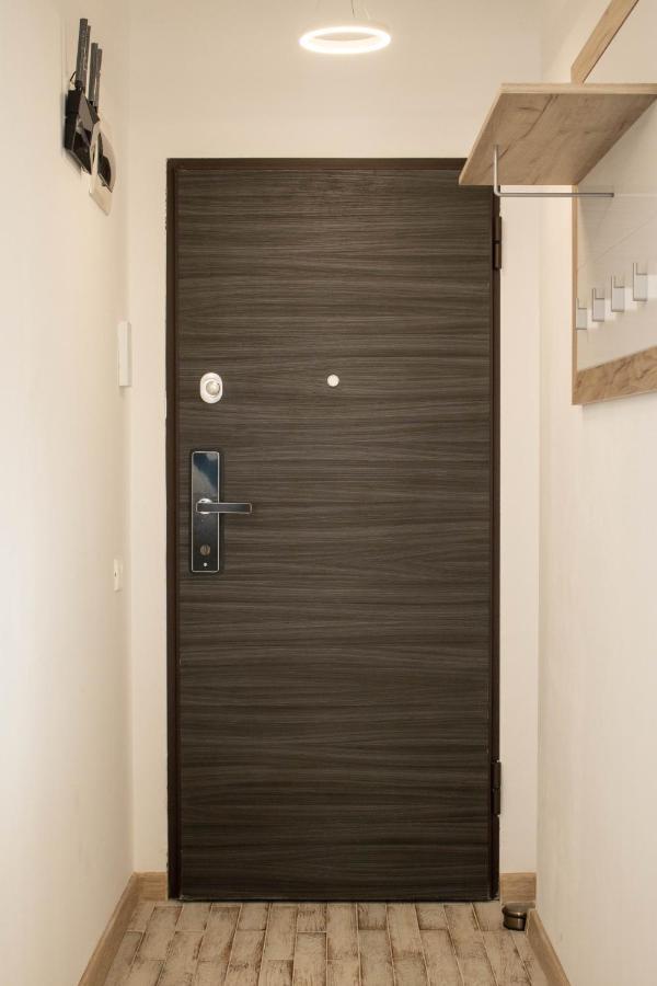 Yzza Apartament Неводарі Екстер'єр фото